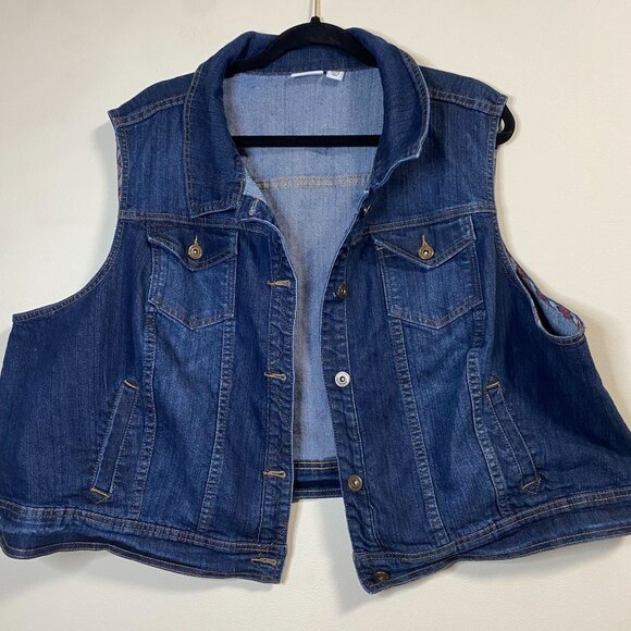 Cato Womens Denim Vest Size 26/28W Blue With Button Front & Pockets - Picture 2 of 11
